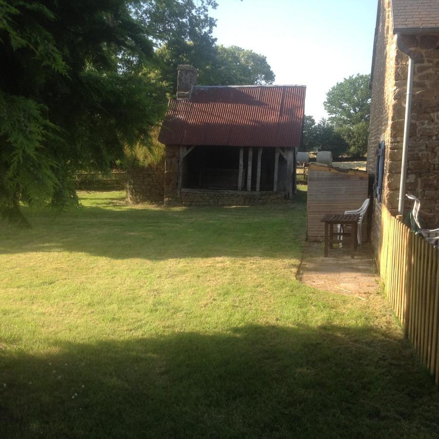 La Ville - Les Petits Champs Bed & Breakfast Buais-les-Monts Luaran gambar