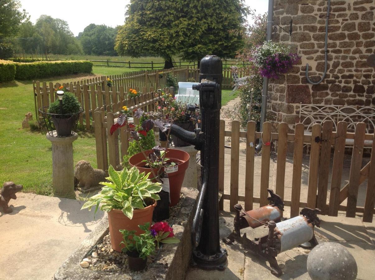 La Ville - Les Petits Champs Bed & Breakfast Buais-les-Monts Luaran gambar