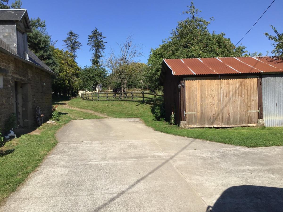 La Ville - Les Petits Champs Bed & Breakfast Buais-les-Monts Luaran gambar