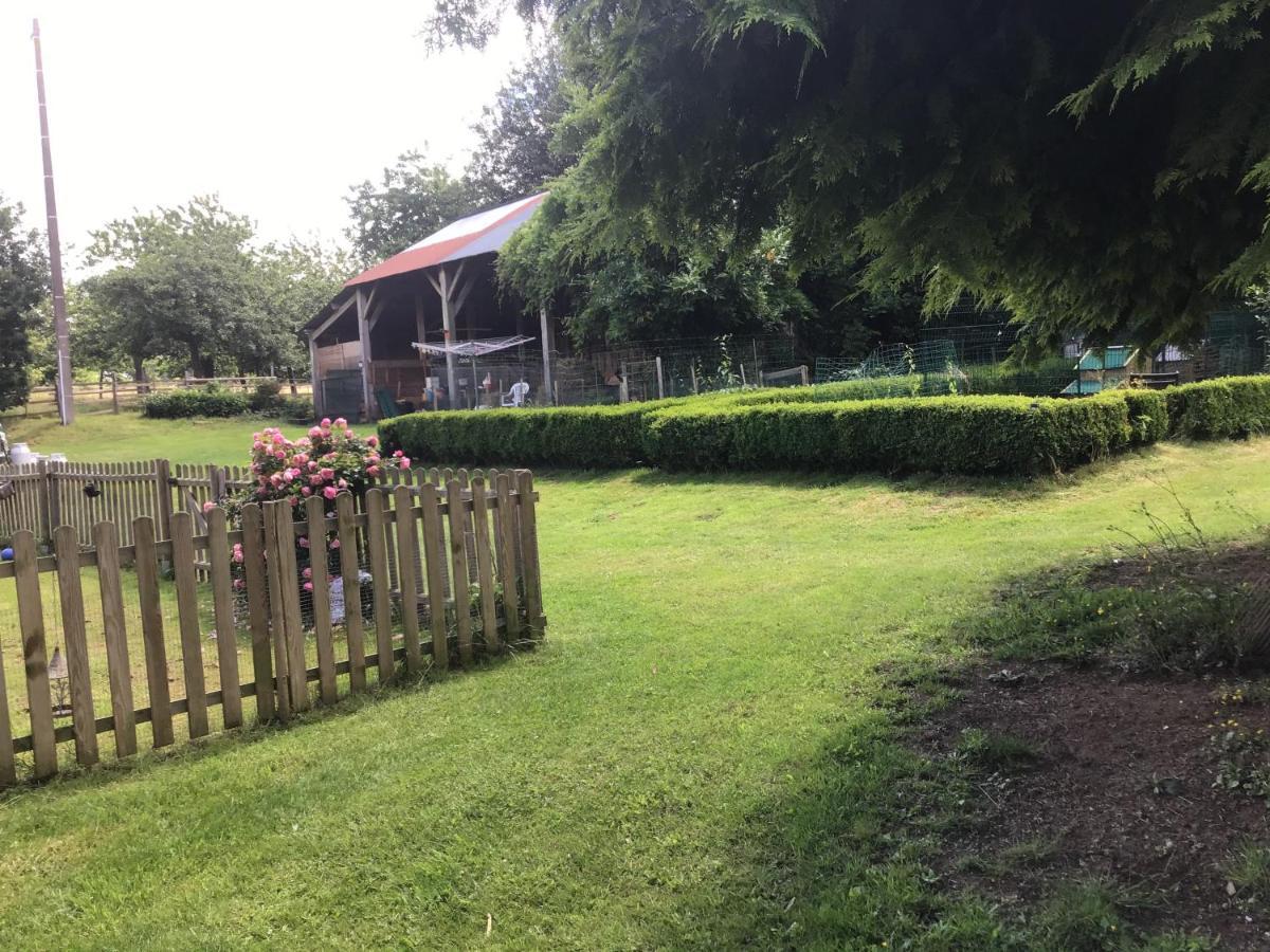 La Ville - Les Petits Champs Bed & Breakfast Buais-les-Monts Luaran gambar