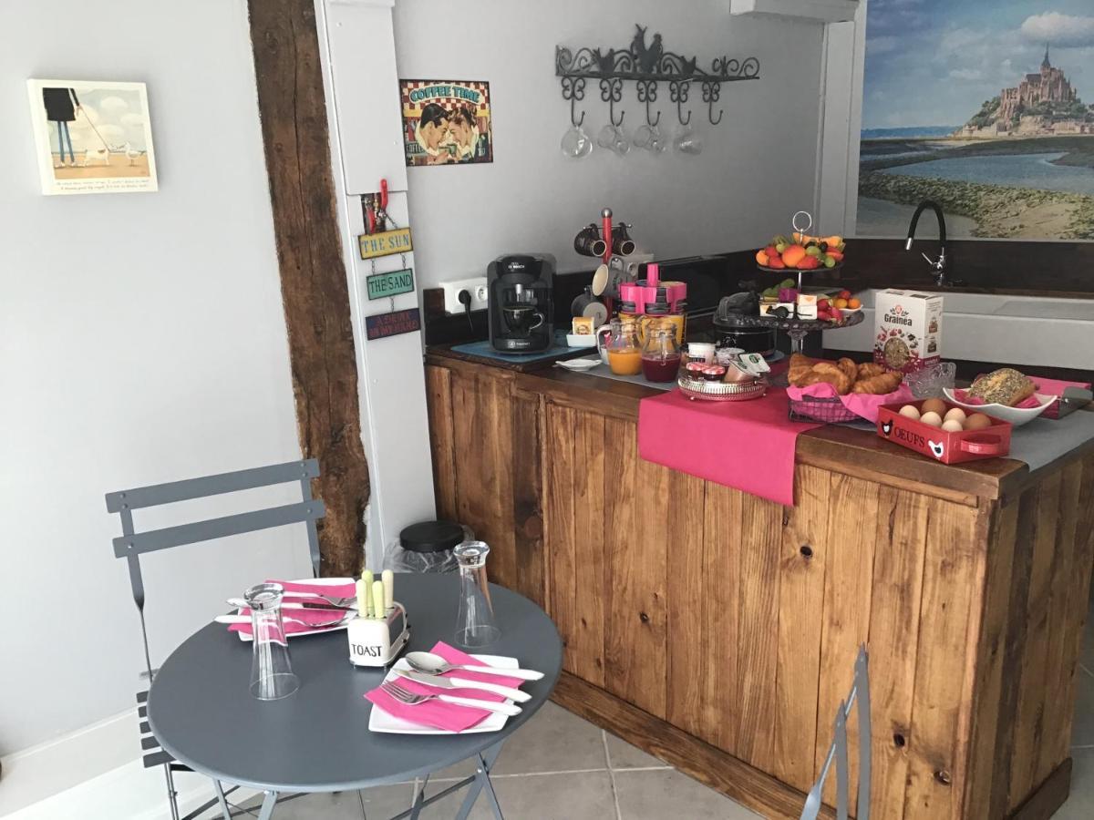 La Ville - Les Petits Champs Bed & Breakfast Buais-les-Monts Luaran gambar