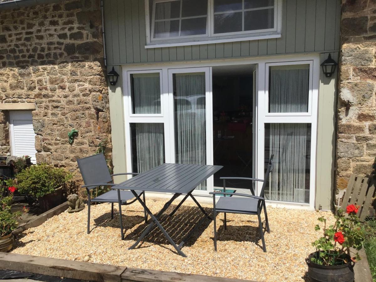 La Ville - Les Petits Champs Bed & Breakfast Buais-les-Monts Luaran gambar