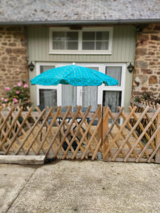 La Ville - Les Petits Champs Bed & Breakfast Buais-les-Monts Luaran gambar