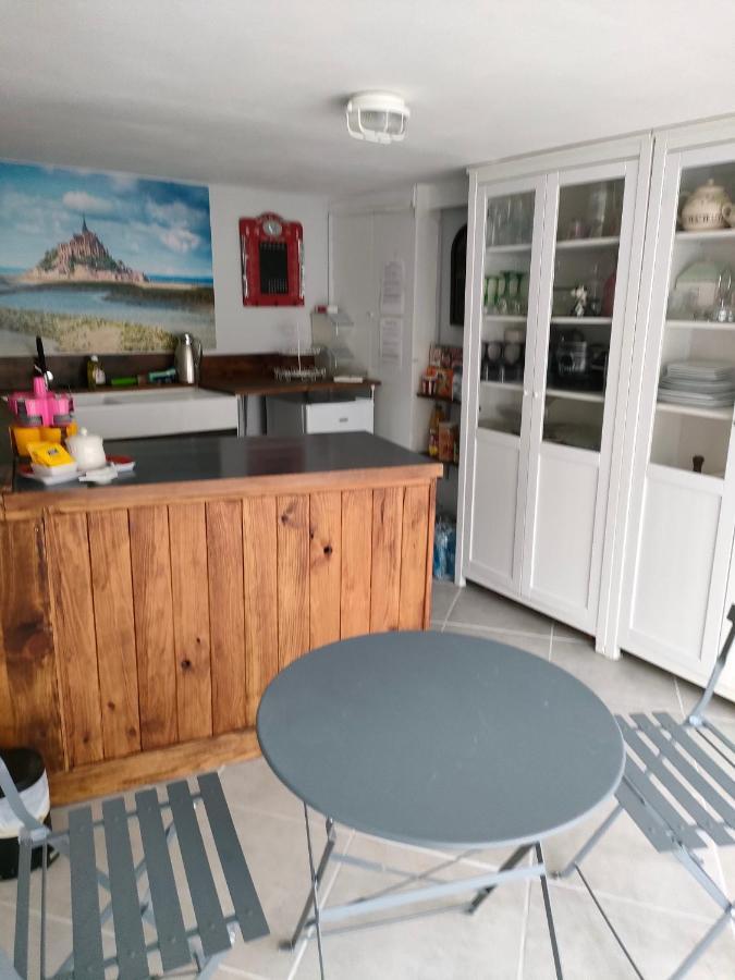 La Ville - Les Petits Champs Bed & Breakfast Buais-les-Monts Luaran gambar