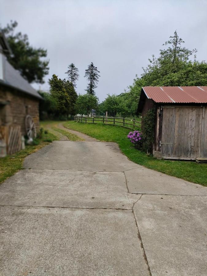La Ville - Les Petits Champs Bed & Breakfast Buais-les-Monts Luaran gambar