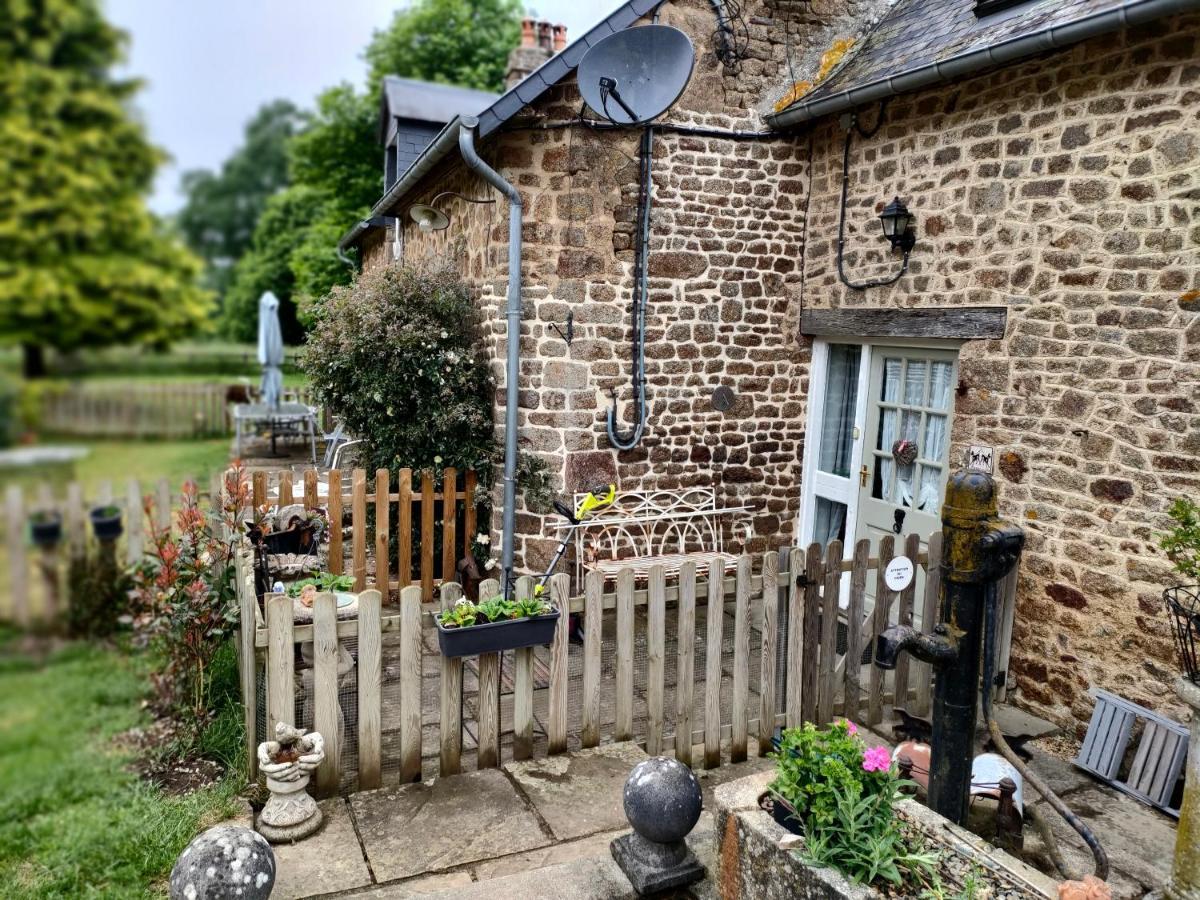La Ville - Les Petits Champs Bed & Breakfast Buais-les-Monts Luaran gambar